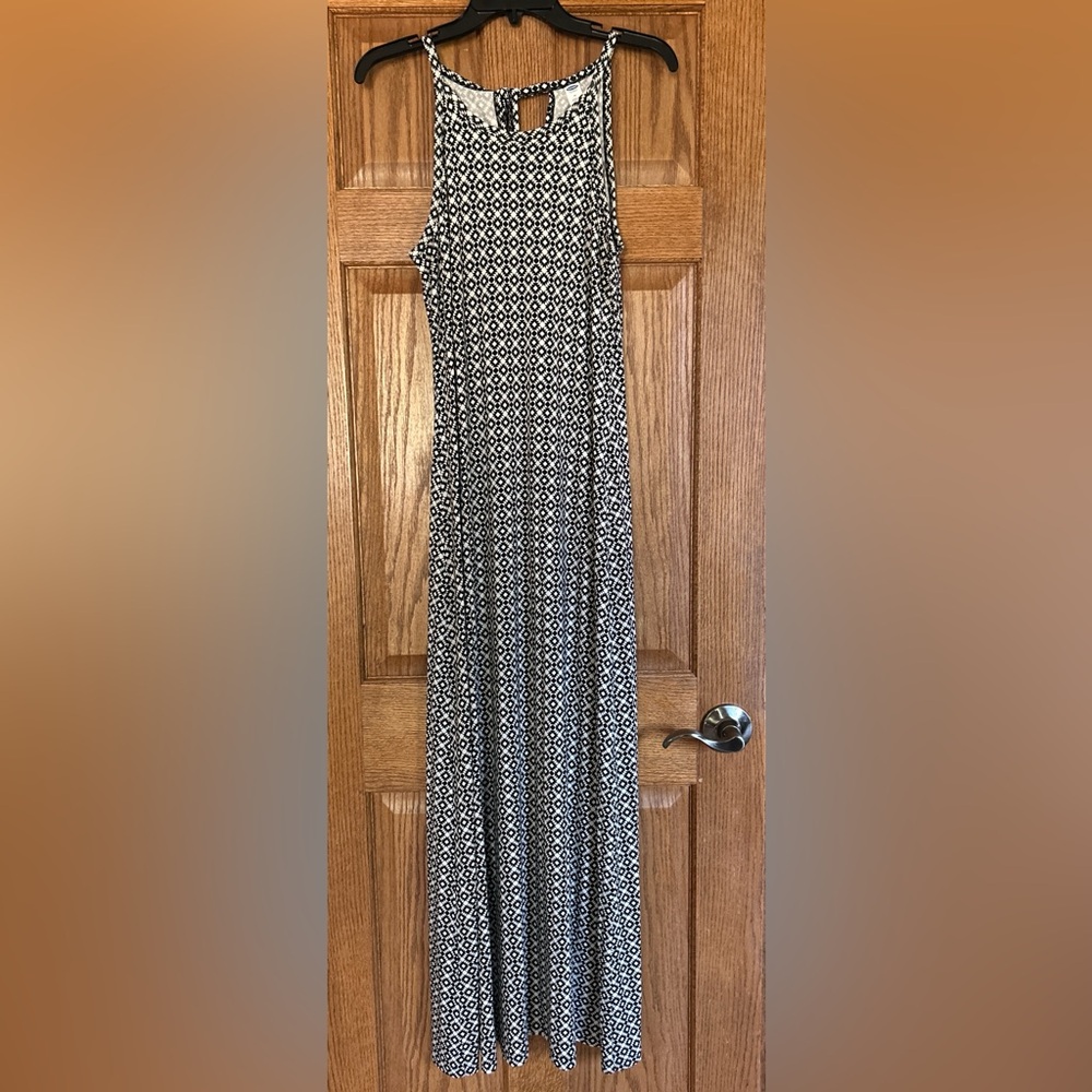Maxi Dress, Black and Cream Asymmetrical Pattern. Women’s Size Medium Old Navy